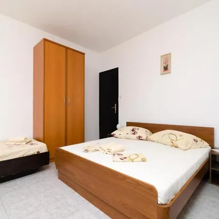 Apartament Dalmatin Uljana *