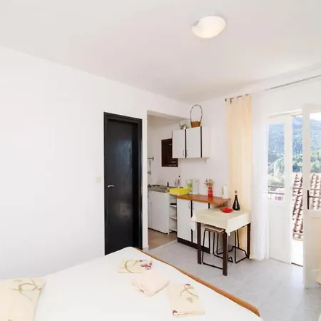 Dalmatin Uljana Apartment *