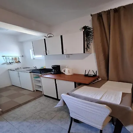 Apartment Dalmatin Uljana Zuljana